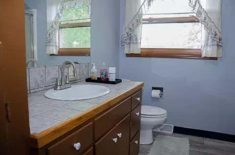 Bath - 14888 E R, Scotts, MI 49088 photo 2 of 4