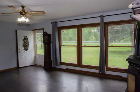 Living - 14888 E R, Scotts, MI 49088 photo 7 of 9