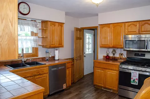 Kitchen - 14888 E R, Scotts, MI 49088 photo 4 of 6
