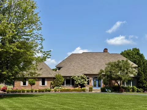 9388 York Woods, Saline, MI 48176
