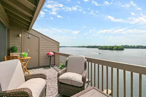 824 Cliffs #304, Ypsilanti, MI 48198