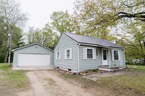 2204 W Surrey, Farwell, MI 48622