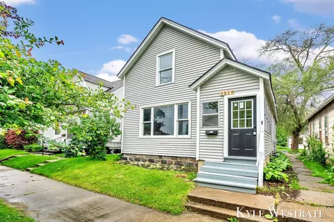 1219 Quarry, Grand Rapids, MI 49504