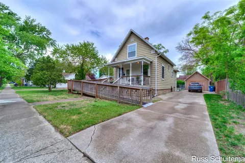 1227 Columbus, Grand Haven, MI 49417