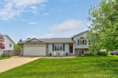 618 Sunmeadow, Grand Rapids, MI 49508