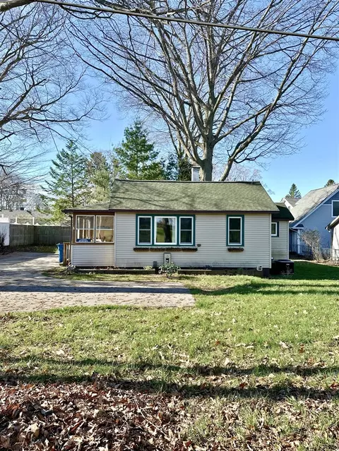 963 Lake, Ludington, MI 49431