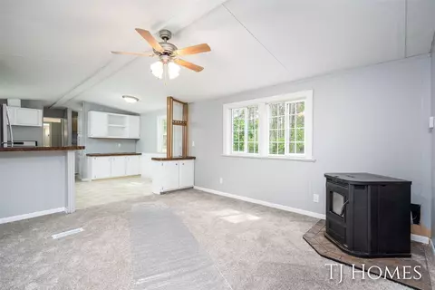 Living - 3010 E 96th, Newaygo, MI 49337 photo 2 of 3