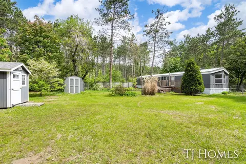 Exterior - 3010 E 96th, Newaygo, MI 49337 photo 4 of 8