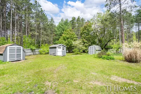 Exterior - 3010 E 96th, Newaygo, MI 49337 photo 5 of 8