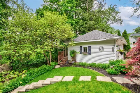 902 Oakridge, Jackson, MI 49203 photo 38
