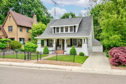 902 Oakridge, Jackson, MI 49203