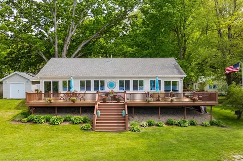 8843 Silver Lk, Grand Junction, MI 49056