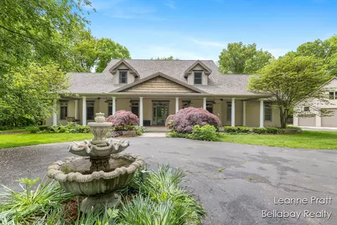 1020 E Woodlawn, Hastings, MI 49058
