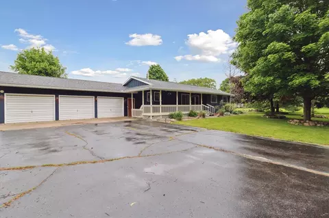303 E Xy Ave, Vicksburg, MI 49097