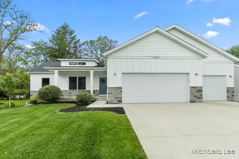 6069 Coventry Woods, Belmont, MI 49306