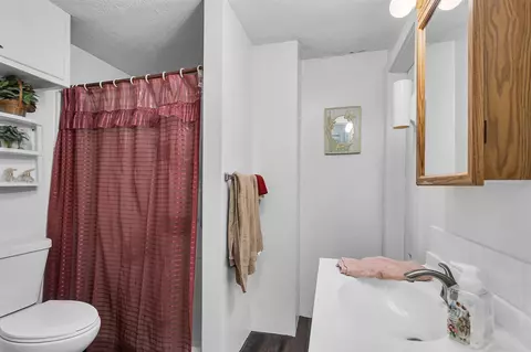 Bath - 547 Pershing, Jackson, MI 49203 photo 1 of 3