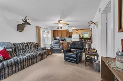 Living - 547 Pershing, Jackson, MI 49203 photo 3 of 3