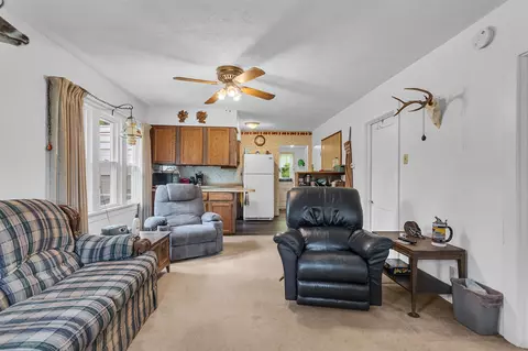 Living - 547 Pershing, Jackson, MI 49203 photo 2 of 3