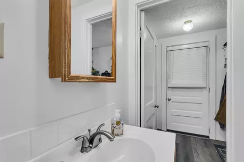Bath - 547 Pershing, Jackson, MI 49203 photo 2 of 3