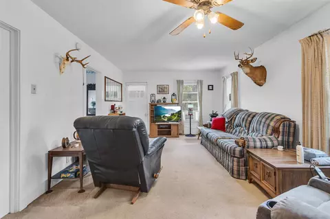 Living - 547 Pershing, Jackson, MI 49203 photo 1 of 3