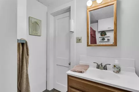 Bath - 547 Pershing, Jackson, MI 49203 photo 3 of 3