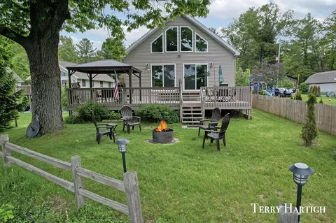 5927 S Croton Hardy, Newaygo, MI 49337