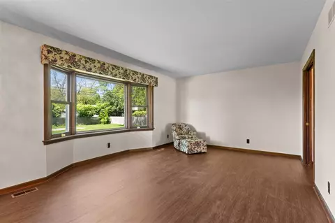 Living - 3244 Dearborn, Wayne, MI 48184 photo 3 of 5