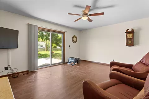 Living - 3244 Dearborn, Wayne, MI 48184 photo 5 of 5