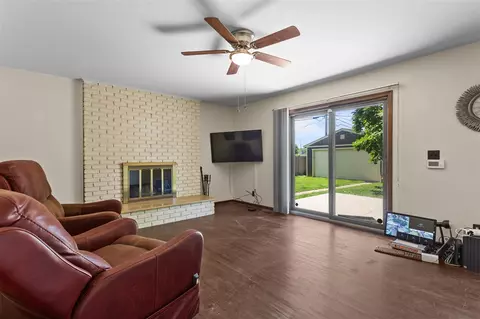 Living - 3244 Dearborn, Wayne, MI 48184 photo 4 of 5