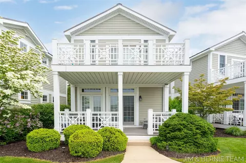 807 Lake #7, Saugatuck, MI 49453