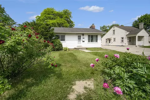 111 N Maple, Saline, MI 48176