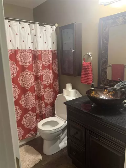 Bath - 910 S Brown, Jackson, MI 49203 photo 1 of 3