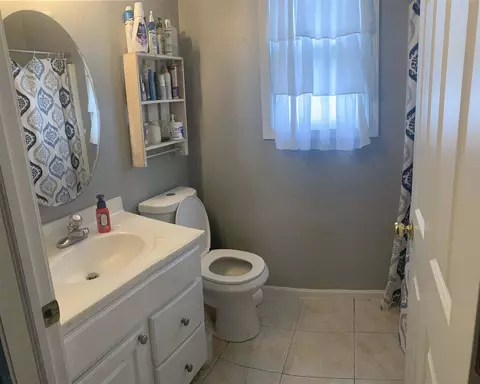 Bath - 910 S Brown, Jackson, MI 49203 photo 3 of 3