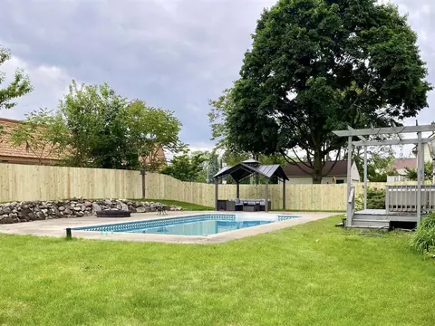 Exterior - 910 S Brown, Jackson, MI 49203 photo 5 of 7
