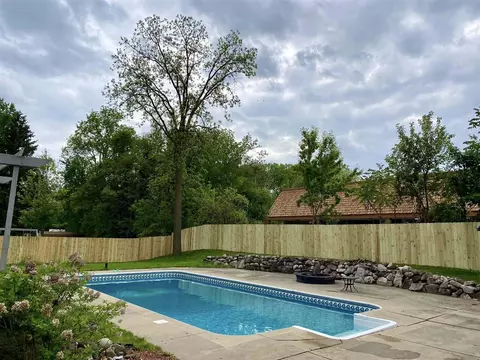 Exterior - 910 S Brown, Jackson, MI 49203 photo 6 of 7