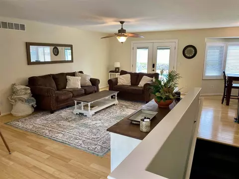 Living - 910 S Brown, Jackson, MI 49203 photo 1 of 2