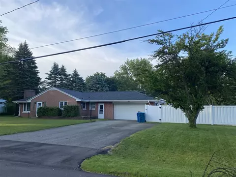 200 Cherrywood, Plainwell, MI 49080 photo 2