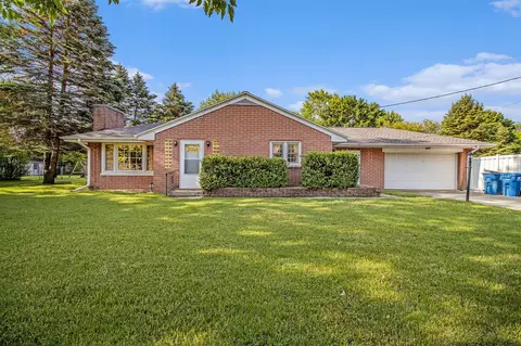 200 Cherrywood, Plainwell, MI 49080