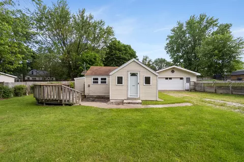 Exterior - 817 Annetta, Jackson, MI 49203 photo 5 of 11