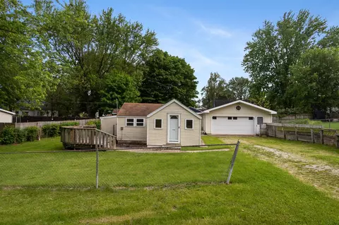 Exterior - 817 Annetta, Jackson, MI 49203 photo 2 of 11
