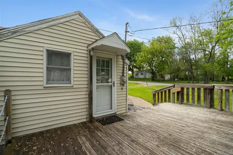 Exterior - 817 Annetta, Jackson, MI 49203 photo 9 of 11