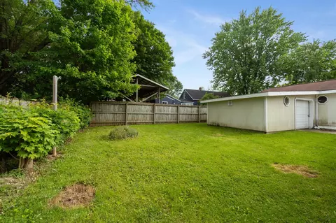 Exterior - 817 Annetta, Jackson, MI 49203 photo 8 of 11