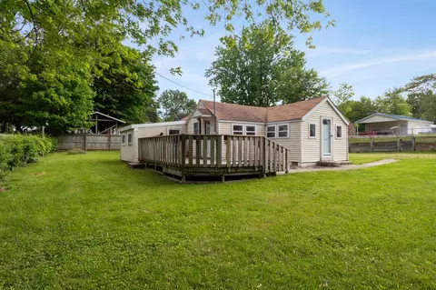 Exterior - 817 Annetta, Jackson, MI 49203 photo 4 of 11