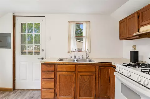 Kitchen - 817 Annetta, Jackson, MI 49203 photo 2 of 2