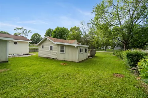Exterior - 817 Annetta, Jackson, MI 49203 photo 7 of 11