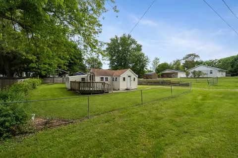 Exterior - 817 Annetta, Jackson, MI 49203 photo 3 of 11