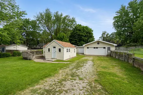 Exterior - 817 Annetta, Jackson, MI 49203 photo 6 of 11