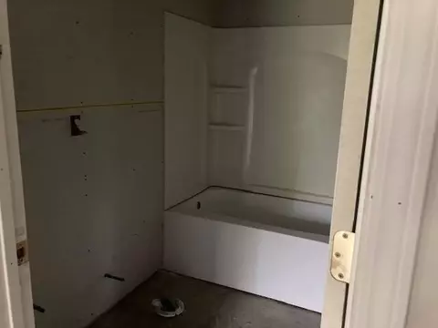 Bath - 808 19th, Jackson, MI 49203 photo 1 of 4