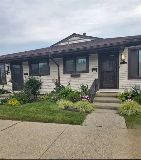 3062 Roundtree, Ypsilanti, MI 48197