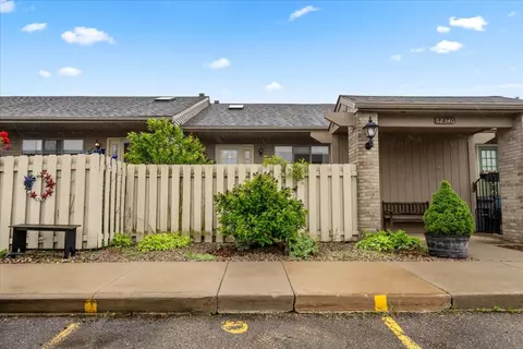 62340 Arlington #5, South Lyon, MI 48178